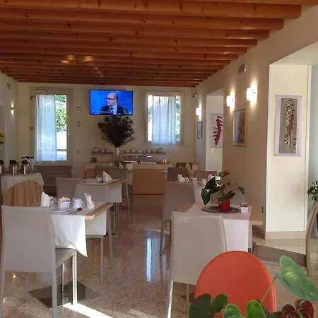 Gasthuis Meuble Ca' Rodi 3 Leoni