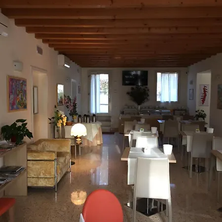 Meuble Ca' Rodi 3 Leoni Gasthuis Crespano del Grappa